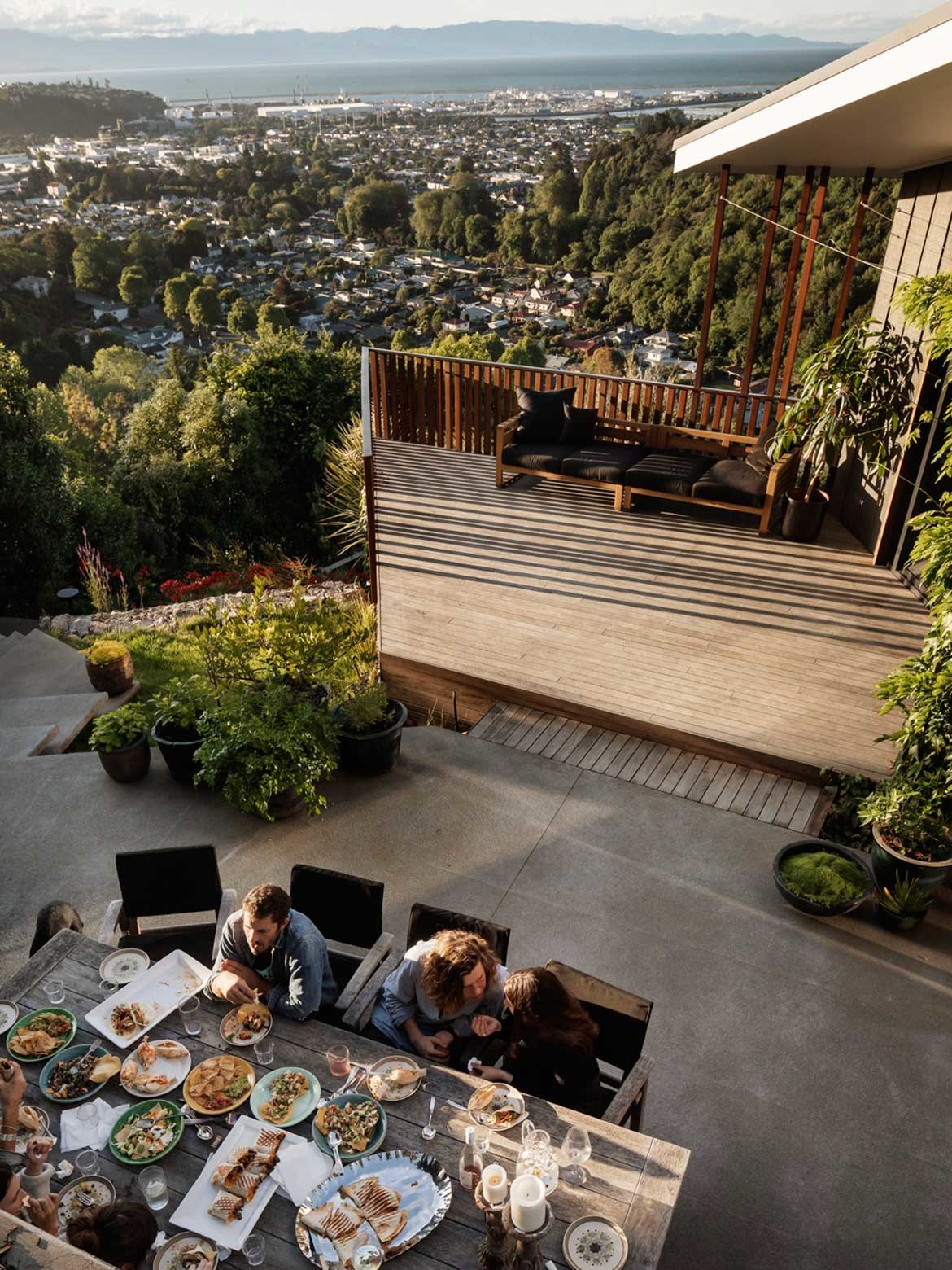 Irving Smith Architects designs Feather House